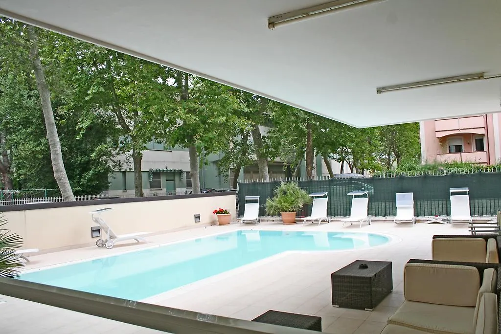 Union Park Hotel - Sul Mare Con Piscina Riscaldata -Idromassaggio -Spiaggia - Parcheggio Riccione