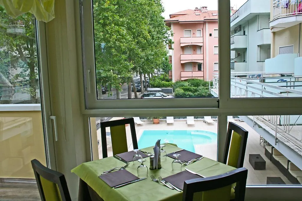 Union Park Hotel - Sul Mare Con Piscina Riscaldata -Idromassaggio -Spiaggia - Parcheggio Riccione 3*,