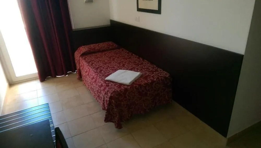 Union Park Hotel - Sul Mare Con Piscina Riscaldata -Idromassaggio -Spiaggia - Parcheggio 3*, Riccione
