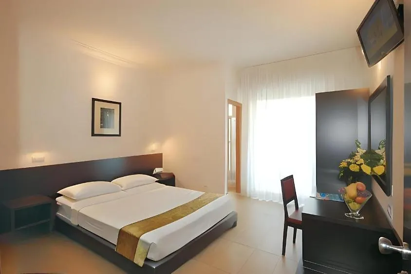 Union Park Hotel - Sul Mare Con Piscina Riscaldata -Idromassaggio -Spiaggia - Parcheggio Italy