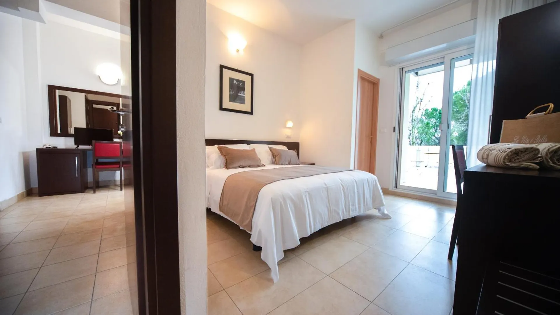 Union Park Hotel - Sul Mare Con Piscina Riscaldata -Idromassaggio -Spiaggia - Parcheggio 3*, Riccione