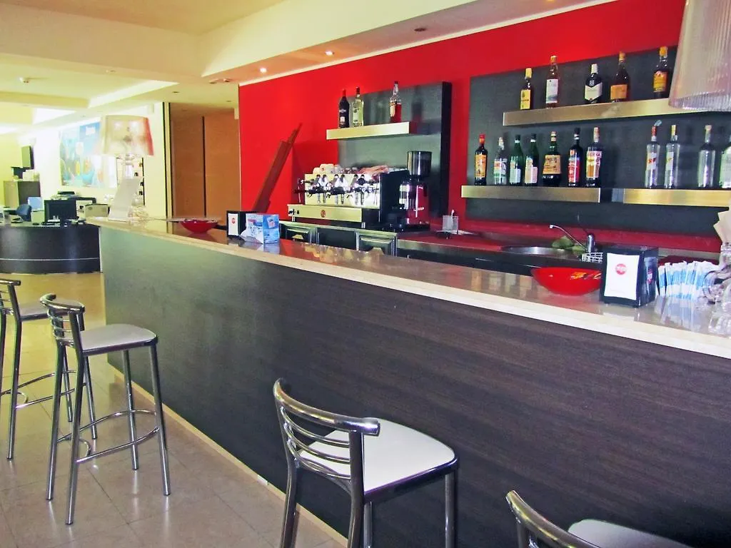 Union Park Hotel - Sul Mare Con Piscina Riscaldata -Idromassaggio -Spiaggia - Parcheggio Riccione